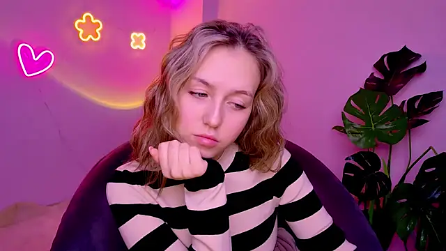 CindySparkl online show from March 31, 3:30 am