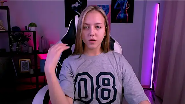 CindySparkl online show from February 11, 3:39 am