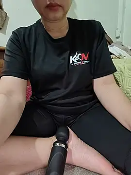 Snapshot of love_sex_05 chatting on June 8, 3:51 am love sex 05 online show from June 8, 3:51 am