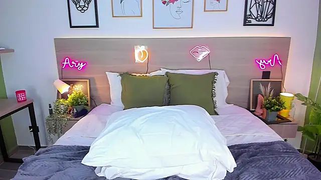 arielmishel online show from September 24, 6:42 am