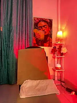 Snapshot of Megan-picozi chatting on November 23, 2:32 am Megan-picozi online show from November 23, 2:32 am