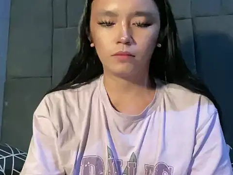 Claudia Johnson online show from November 4, 6:33 pm