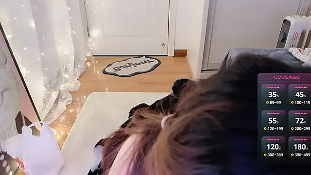 Snapshot of charlotte520 chatting on October 30, 1:15 am charlotte520 online show from October 30, 1:15 am