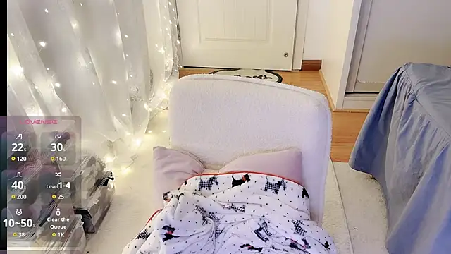 Snapshot of charlotte520 chatting on December 15, 5:13 am charlotte520 online show from December 15, 5:13 am