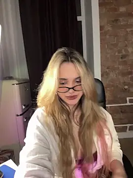 Snapshot of Chloe_Ravens chatting on September 30, 8:15 pm Chloe Ravens online show from September 30, 8:15 pm