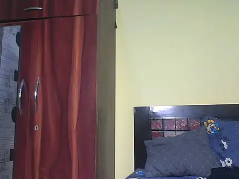 Snapshot of mickle_james chatting on October 24, 2:49 pm mickle james online show from October 24, 2:49 pm