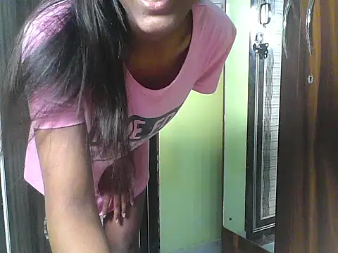 Snapshot of mickle_james chatting on October 12, 6:20 pm mickle james online show from October 12, 6:20 pm