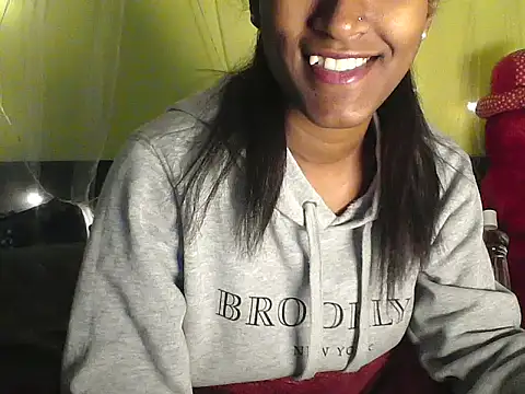 Snapshot of mickle_james chatting on November 26, 5:57 pm mickle james online show from November 26, 5:57 pm