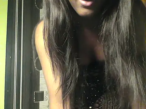 Snapshot of mickle_james chatting on December 14, 4:01 pm mickle james online show from December 14, 4:01 pm