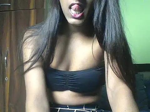 Snapshot of mickle_james chatting on November 2, 8:03 pm mickle james online show from November 2, 8:03 pm