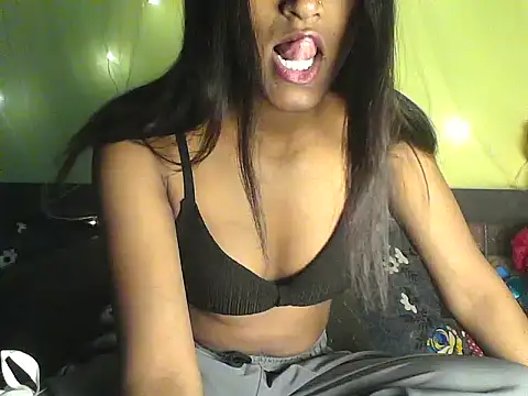 Snapshot of mickle_james chatting on November 23, 3:38 am mickle james online show from November 23, 3:38 am