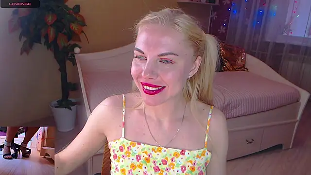 Snapshot of LiSinDoll chatting on October 14, 3:51 am LiSinDoll online show from October 14, 3:51 am