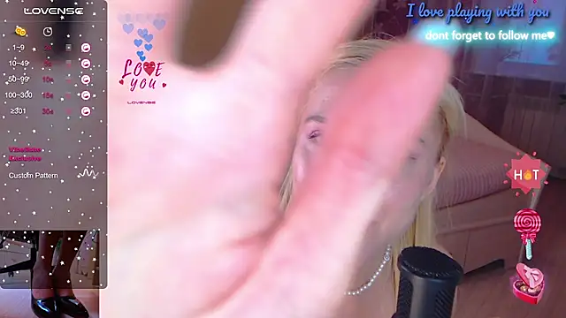 Snapshot of LiSinDoll chatting on October 17, 6:39 am LiSinDoll online show from October 17, 6:39 am