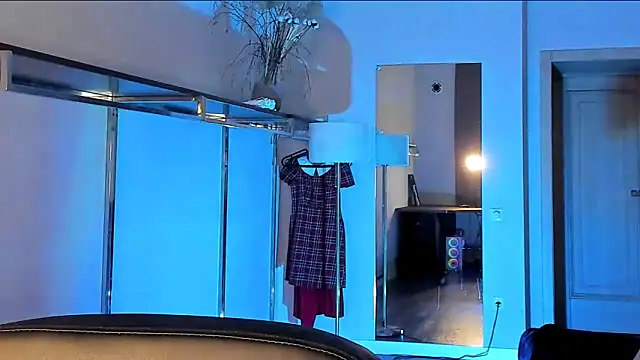 Meri Cutte online show from December 15, 1:39 pm