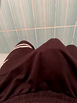 Snapshot of Cruel00 chatting on November 15, 4:16 am Cruel00 online show from November 15, 4:16 am