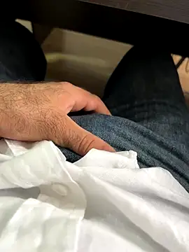 Snapshot of Cruel00 chatting on October 8, 6:04 am Cruel00 online show from October 8, 6:04 am