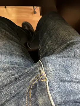 Snapshot of Cruel00 chatting on October 21, 10:25 am Cruel00 online show from October 21, 10:25 am