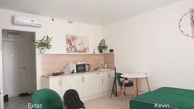 Horny boyzz online show from February 1, 8:23 am