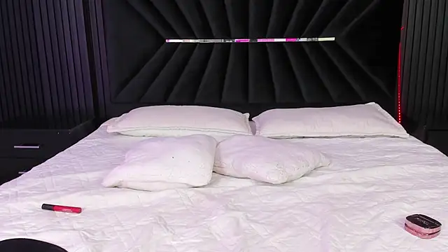 Snapshot of Bigsexxyass chatting on October 4, 7:54 am Bigsexxyass online show from October 4, 7:54 am