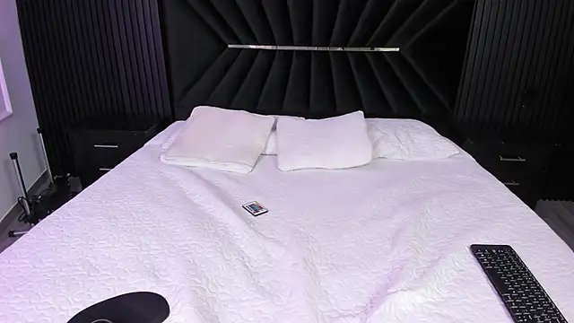 Snapshot of Bigsexxyass chatting on September 13, 11:10 am Bigsexxyass online show from September 13, 11:10 am