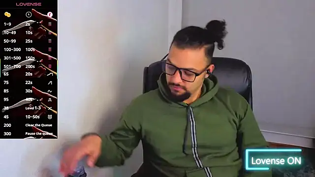 Snapshot of Ernesto-Rodriguez82 chatting on December 17, 11:43 pm Ernesto-Rodriguez82 online show from December 17, 11:43 pm