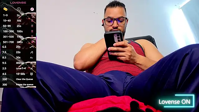 Snapshot of Ernesto-Rodriguez82 chatting on November 30, 3:35 pm Ernesto-Rodriguez82 online show from November 30, 3:35 pm