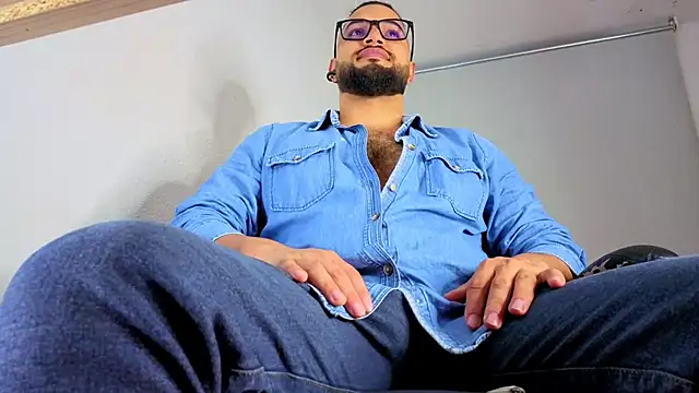 Snapshot of Ernesto-Rodriguez82 chatting on June 17, 8:25 am Ernesto-Rodriguez82 online show from June 17, 8:25 am