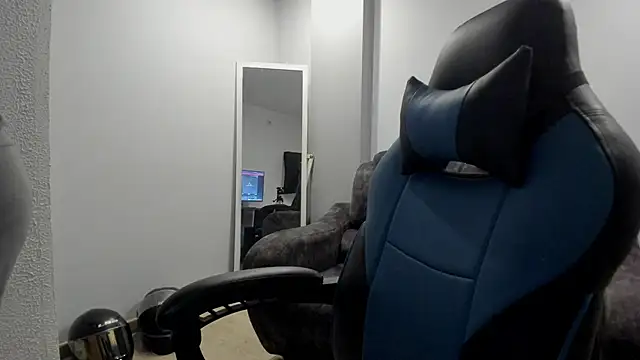 Dakota Mars online show from April 9, 3:52 am