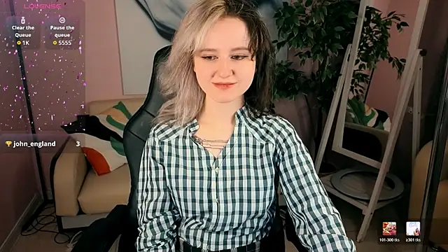 Snapshot of girl_next_doorr chatting on June 19, 1:17 pm girl next doorr online show from June 19, 1:17 pm