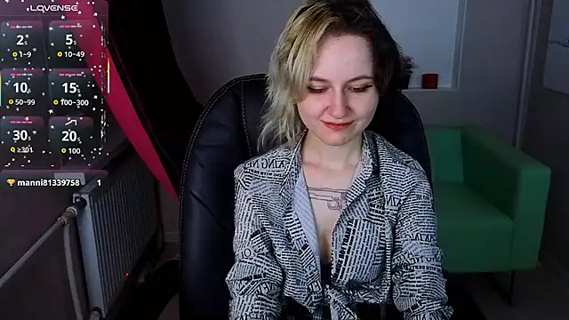 girl next doorr online show from October 25, 1:12 pm