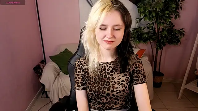girl next doorr online show from April 12, 1:36 pm