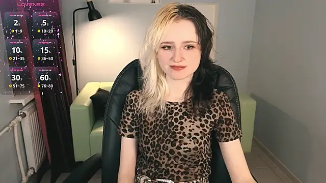 girl next doorr online show from March 8, 1:14 pm