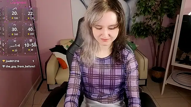 Snapshot of girl_next_doorr chatting on June 7, 12:54 pm girl next doorr online show from June 7, 12:54 pm