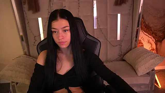 FataleNellie online show from April 13, 9:41 pm