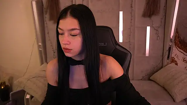 FataleNellie online show from April 10, 8:27 pm