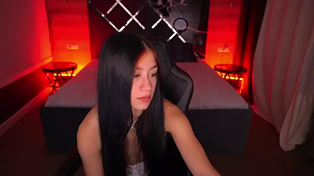 Snapshot of FataleNellie chatting on October 28, 9:36 pm FataleNellie online show from October 28, 9:36 pm