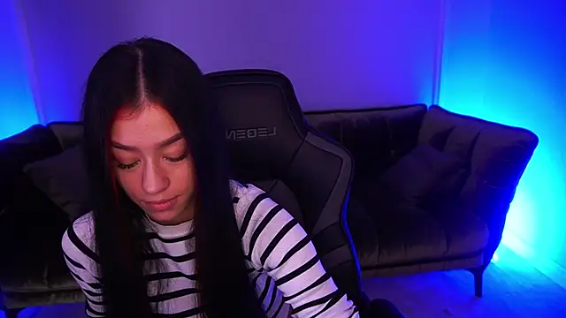 Snapshot of FataleNellie chatting on November 11, 10:37 pm FataleNellie online show from November 11, 10:37 pm