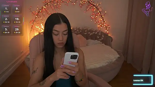 FataleNellie online show from June 30, 5:13 pm