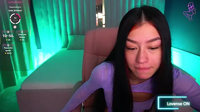 Snapshot of FataleNellie chatting on November 21, 9:58 pm FataleNellie online show from November 21, 9:58 pm