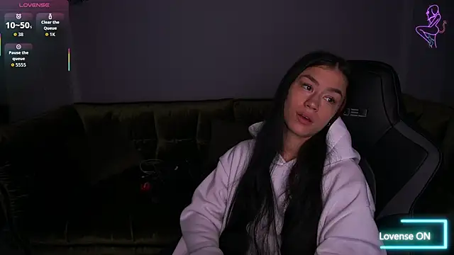 Snapshot of FataleNellie chatting on December 1, 9:48 pm FataleNellie online show from December 1, 9:48 pm