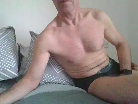 Snapshot of fergi1999 chatting on April 2, 8:32 am fergi1999 online show from April 2, 8:32 am