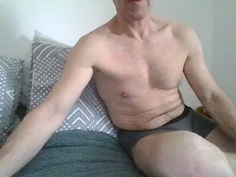 fergi1999 online show from April 14, 1:27 pm