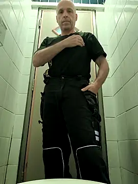 Snapshot of fergi1999 chatting on February 12, 4:23 am fergi1999 online show from February 12, 4:23 am