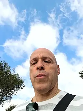 fergi1999 online show from May 1, 5:45 am