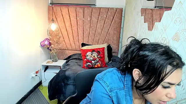 Lia Blake  online show from December 20, 12:30 pm