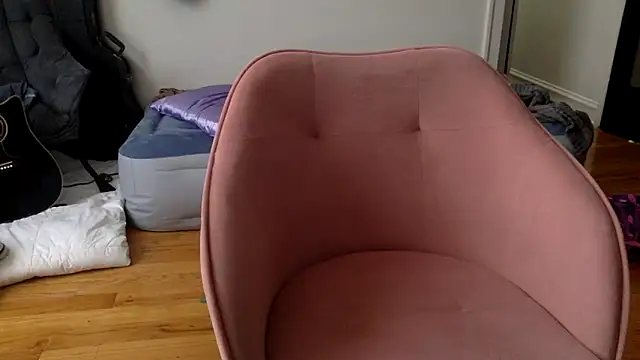 Snapshot of slutzilly chatting on March 1, 4:51 pm slutzilly online show from March 1, 4:51 pm