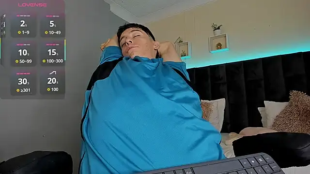 Snapshot of Jhon_snow22 chatting on November 26, 2:28 pm Jhon snow22 online show from November 26, 2:28 pm