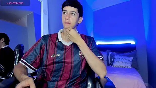 Snapshot of Jhon_snow22 chatting on November 20, 2:07 pm Jhon snow22 online show from November 20, 2:07 pm