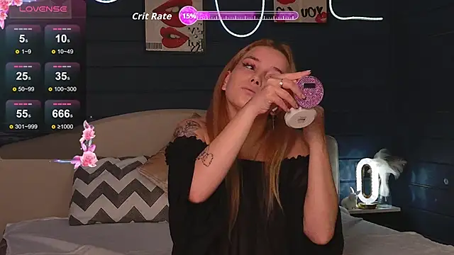 Snapshot of Crystal_Jull chatting on October 28, 11:42 am Crystal Jull online show from October 28, 11:42 am