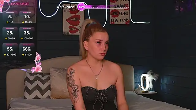 Snapshot of Crystal_Jull chatting on October 26, 1:33 pm Crystal Jull online show from October 26, 1:33 pm